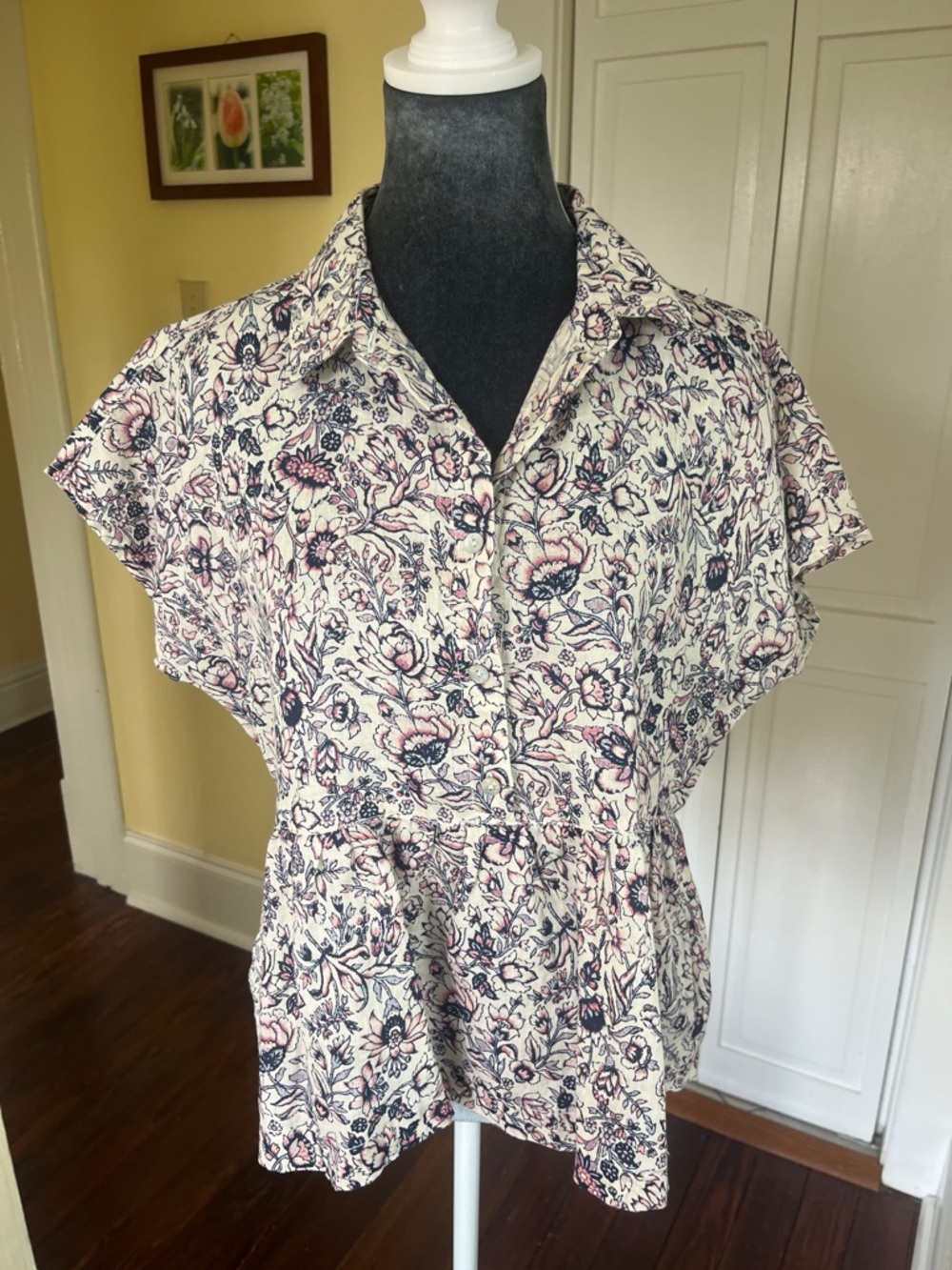 Linen Floral Button-Front Women’s Top in Cream and Navy